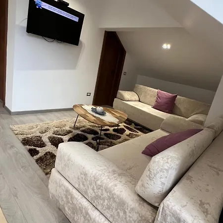 Bujtina Aldor * Berat