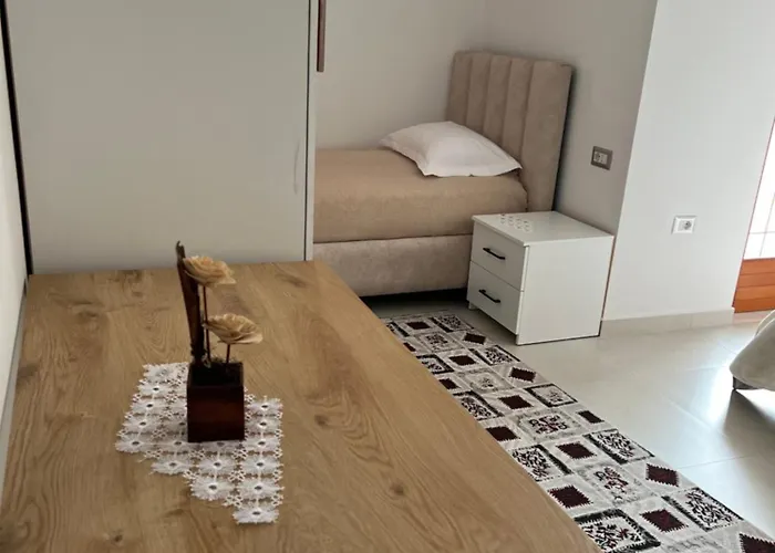 Bujtina Aldor ホテル