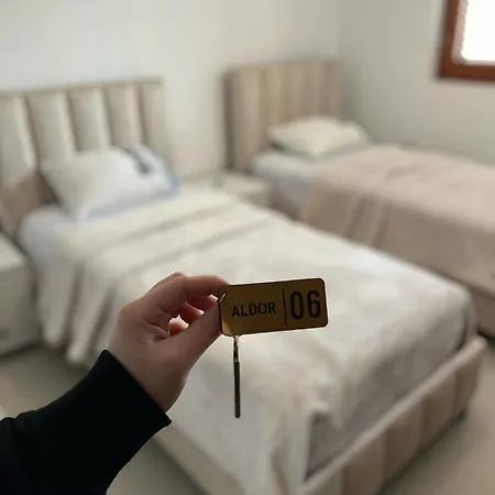 酒店 Bujtina Aldor *